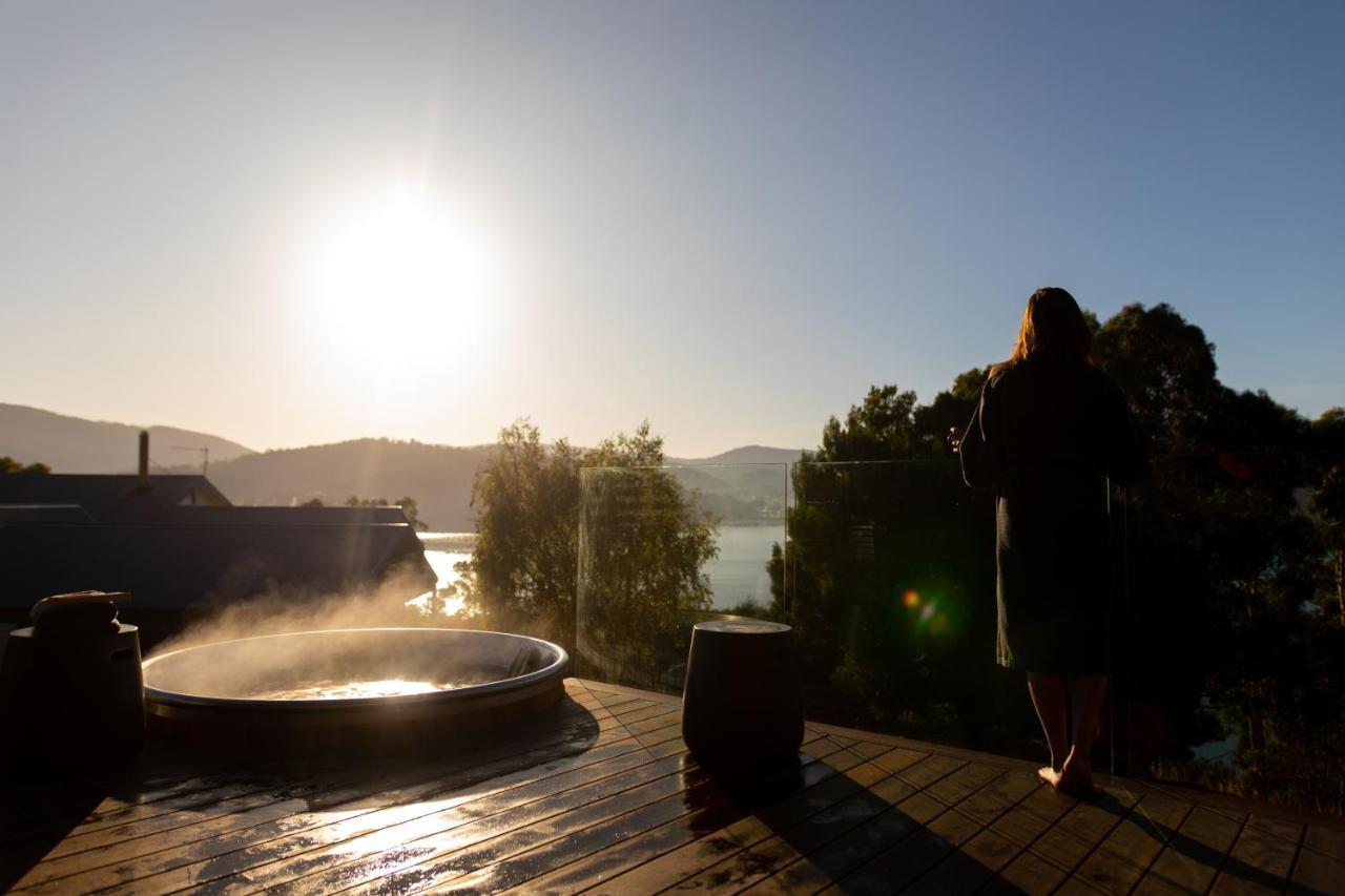 Woodland Bay Retreat-Hot Tub,Sauna And Bayview Hamptons Retreat Lymington Exterior photo