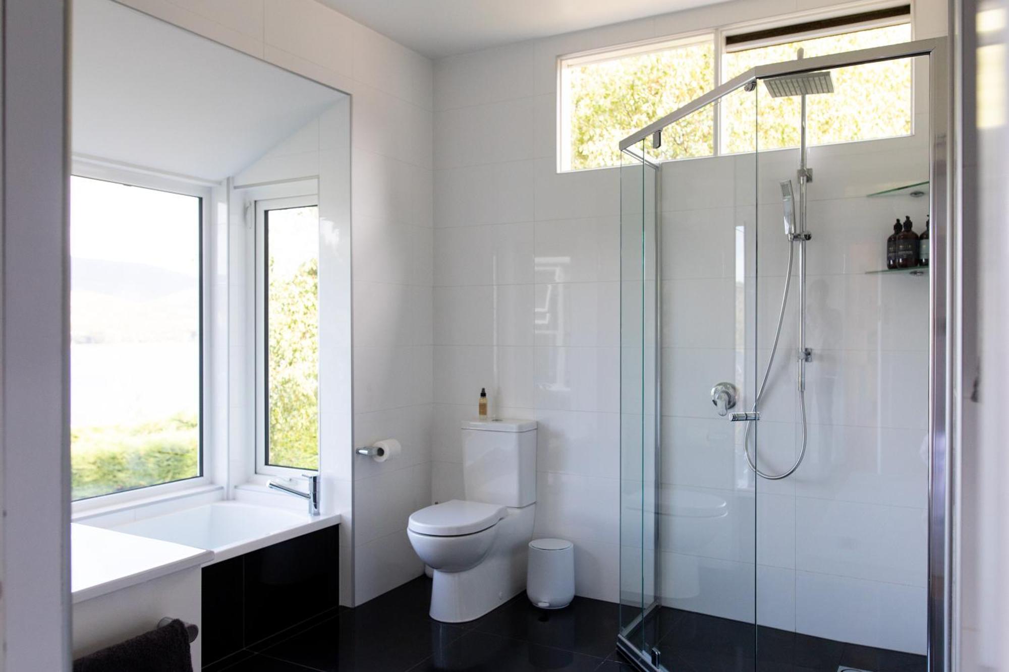 Woodland Bay Retreat-Hot Tub,Sauna And Bayview Hamptons Retreat Lymington Exterior photo