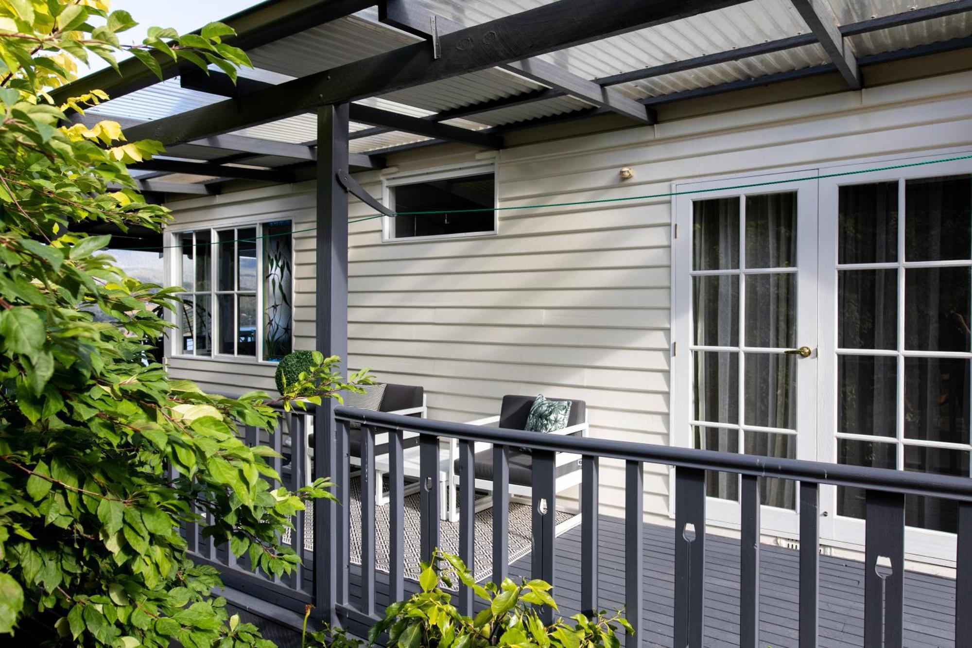 Woodland Bay Retreat-Hot Tub,Sauna And Bayview Hamptons Retreat Lymington Exterior photo
